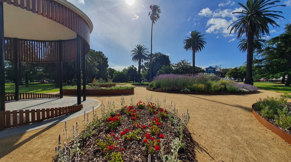 Caulfield Park rotunda and gardens on a clear day